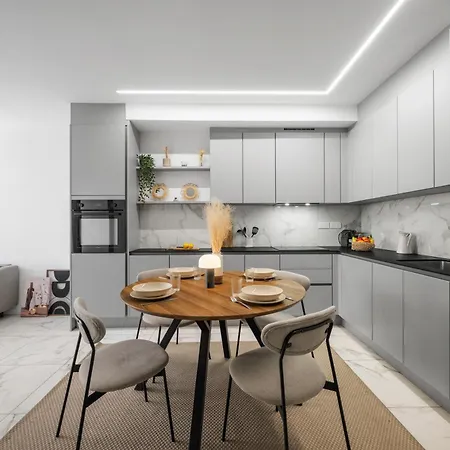 - Mordern Sea Close Nizza